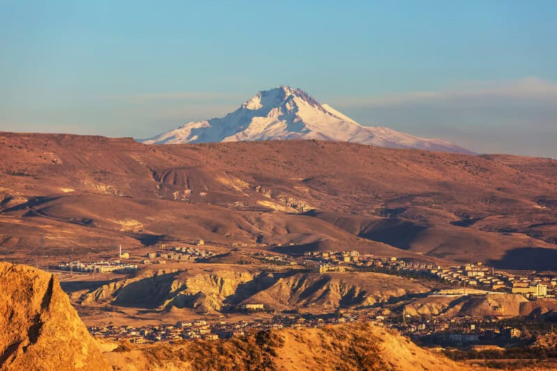 ¿Qué es Capadocia? Dónde Está y Su Historia Erciyes